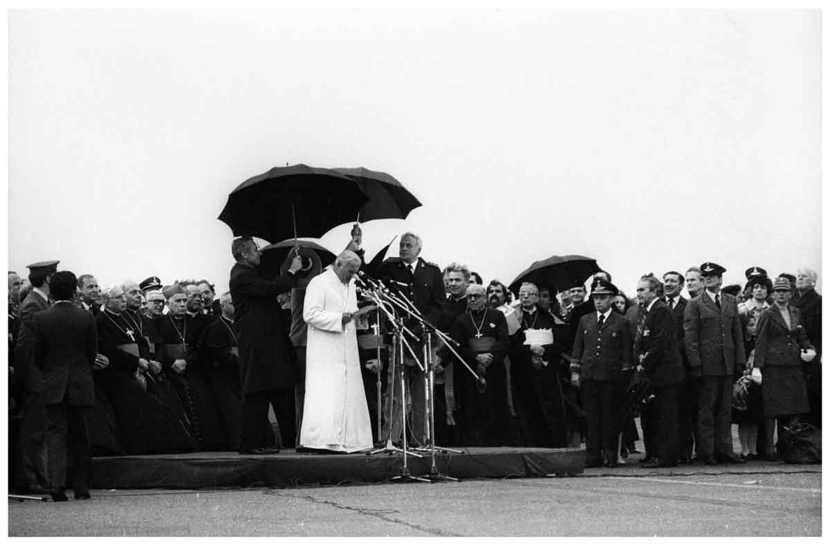 Papa Juan Pablo II con Galtieri